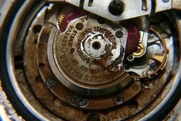 手表进水怎么处理呢?有哪些方法?